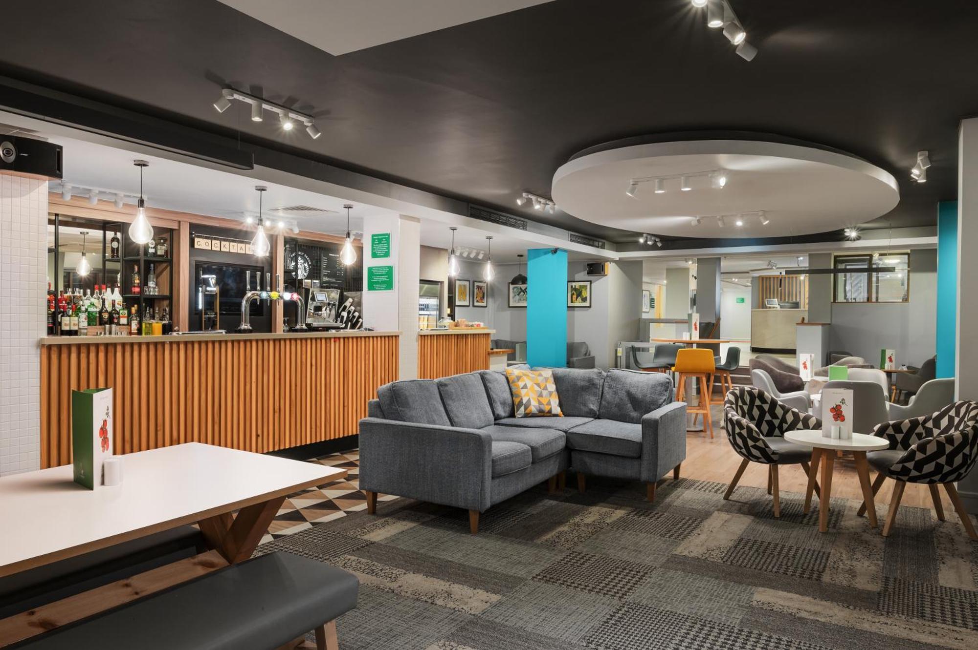Holiday Inn Northampton By Ihg Екстериор снимка