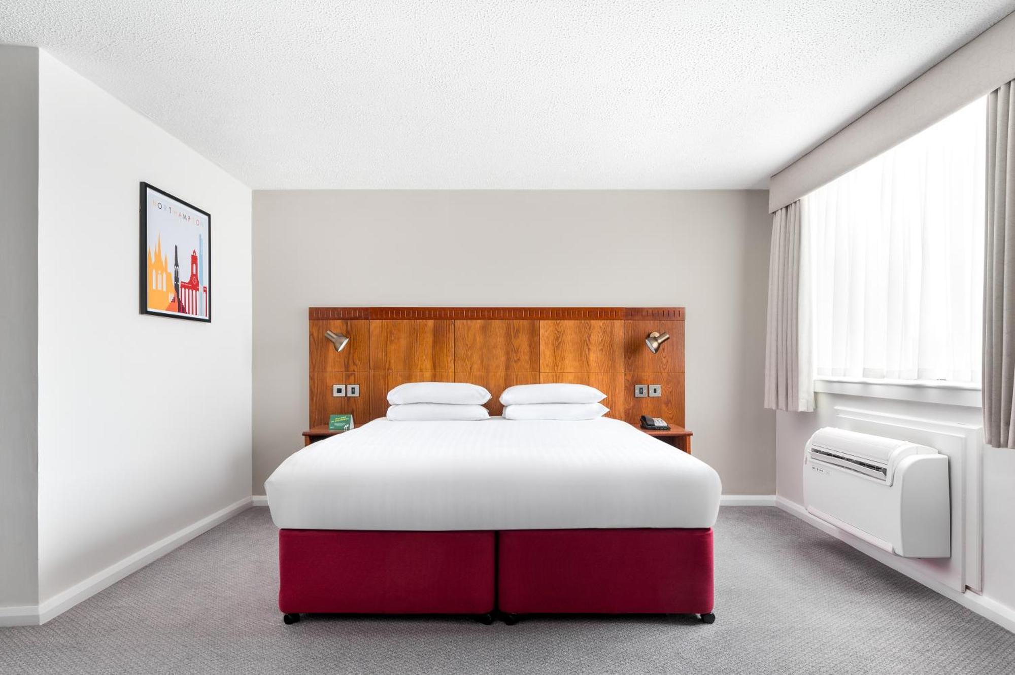 Holiday Inn Northampton By Ihg Екстериор снимка