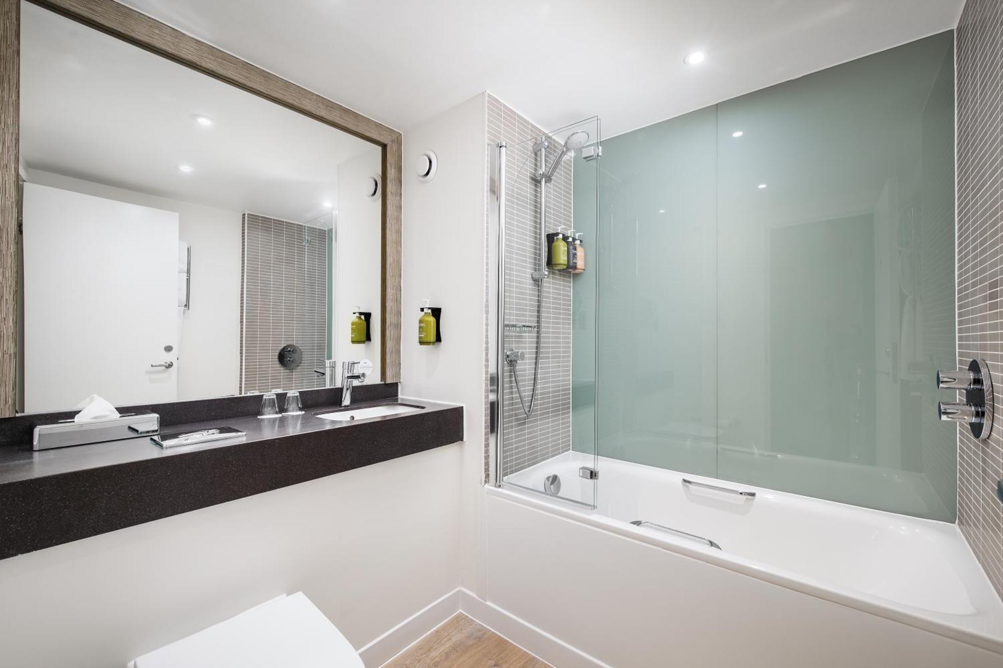Holiday Inn Northampton By Ihg Екстериор снимка