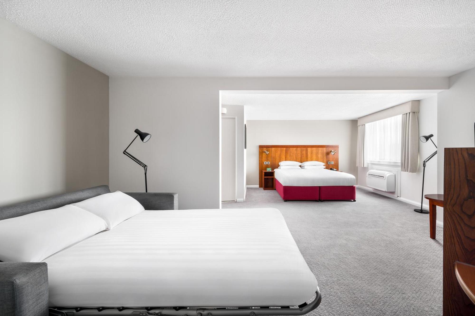 Holiday Inn Northampton By Ihg Екстериор снимка