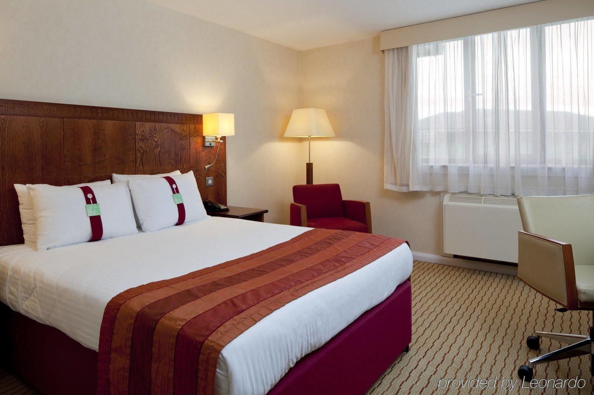 Holiday Inn Northampton By Ihg Стая снимка