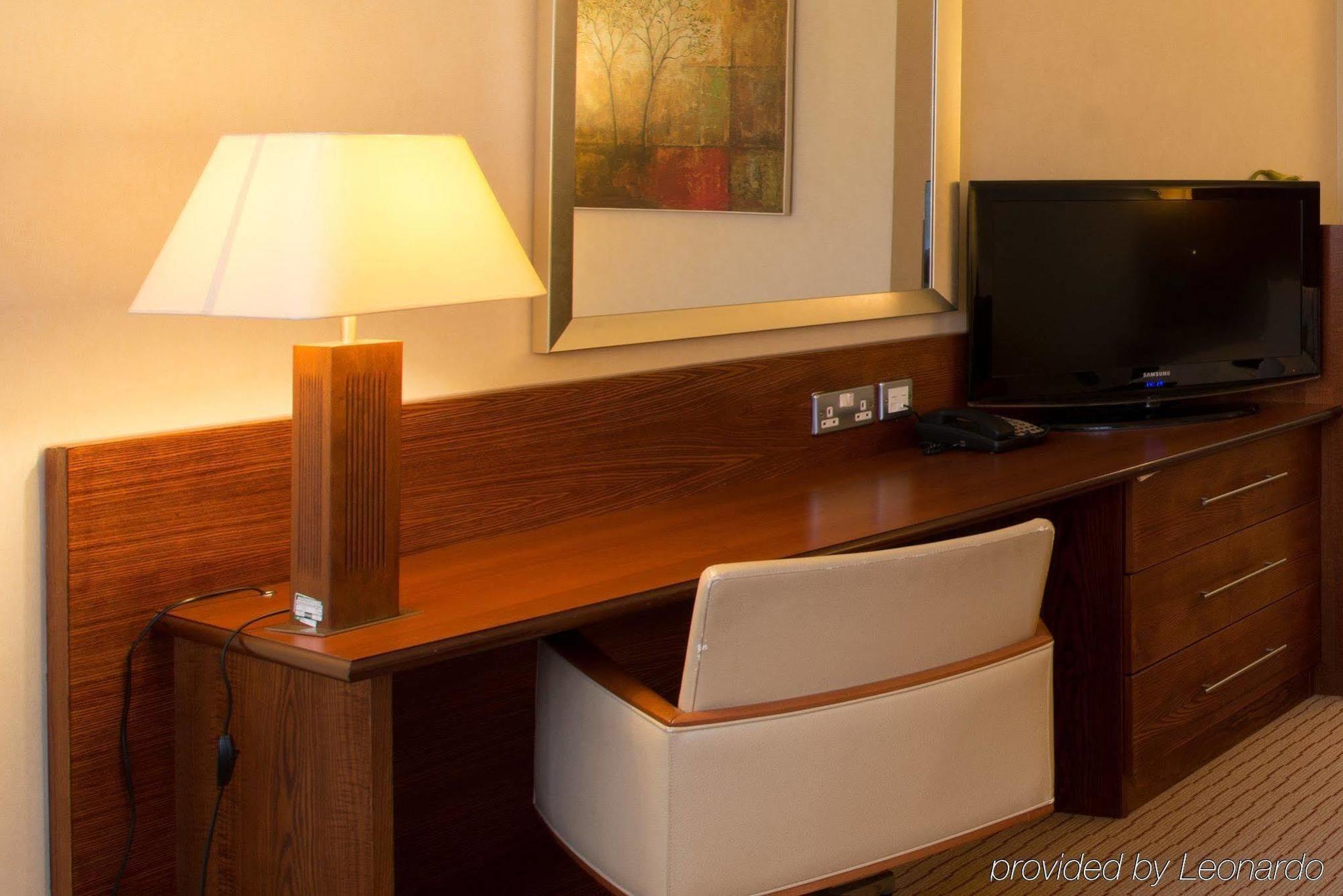 Holiday Inn Northampton By Ihg Екстериор снимка